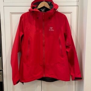 Arcteryx Women’s Red Gore-Tex Beta SL Hybrid Jacket—FABULOUS!! Like New-Size XL